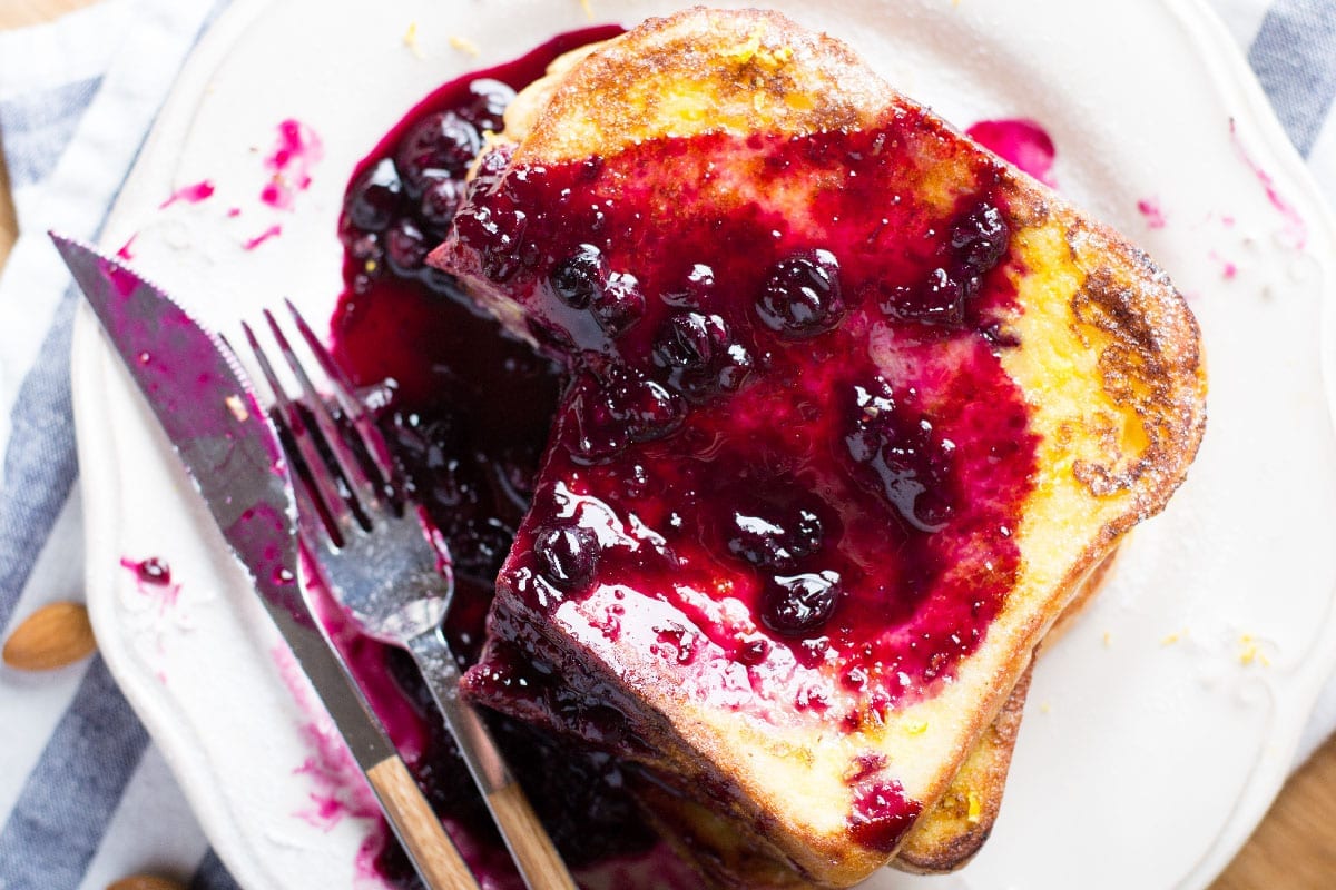 French,Toasts,With,Blueberry,Sauce,For,Breakfast
