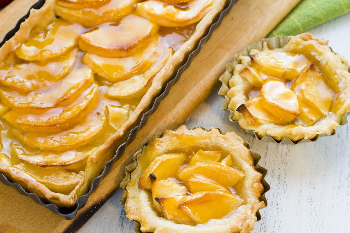French,Apple,Tart,Made,With,Red,Apples,And,Apricot,Glaze.