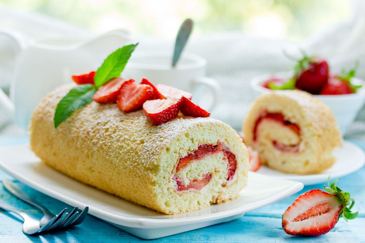 Sweet,Roll,Stuffed,With,Strawberry,And,Cream,Decorated,With,Strawberries,