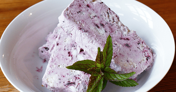 Folláin Meringue and Blackcurrant Ice Cream - Recipe | Folláin