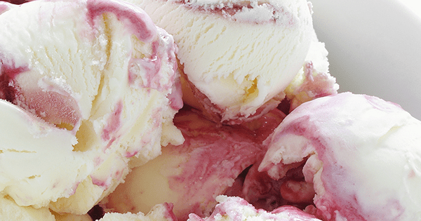 Raspberry Ripple Frozen Yoghurt - Recipe | Folláin