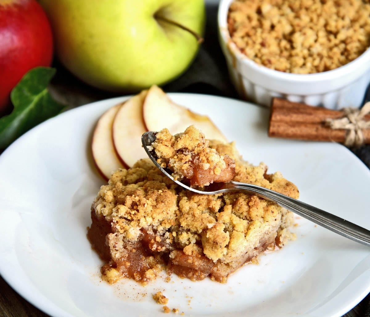 Apple,Crumble,On,With,Dish,With,Spoon,And,Fresh,Green