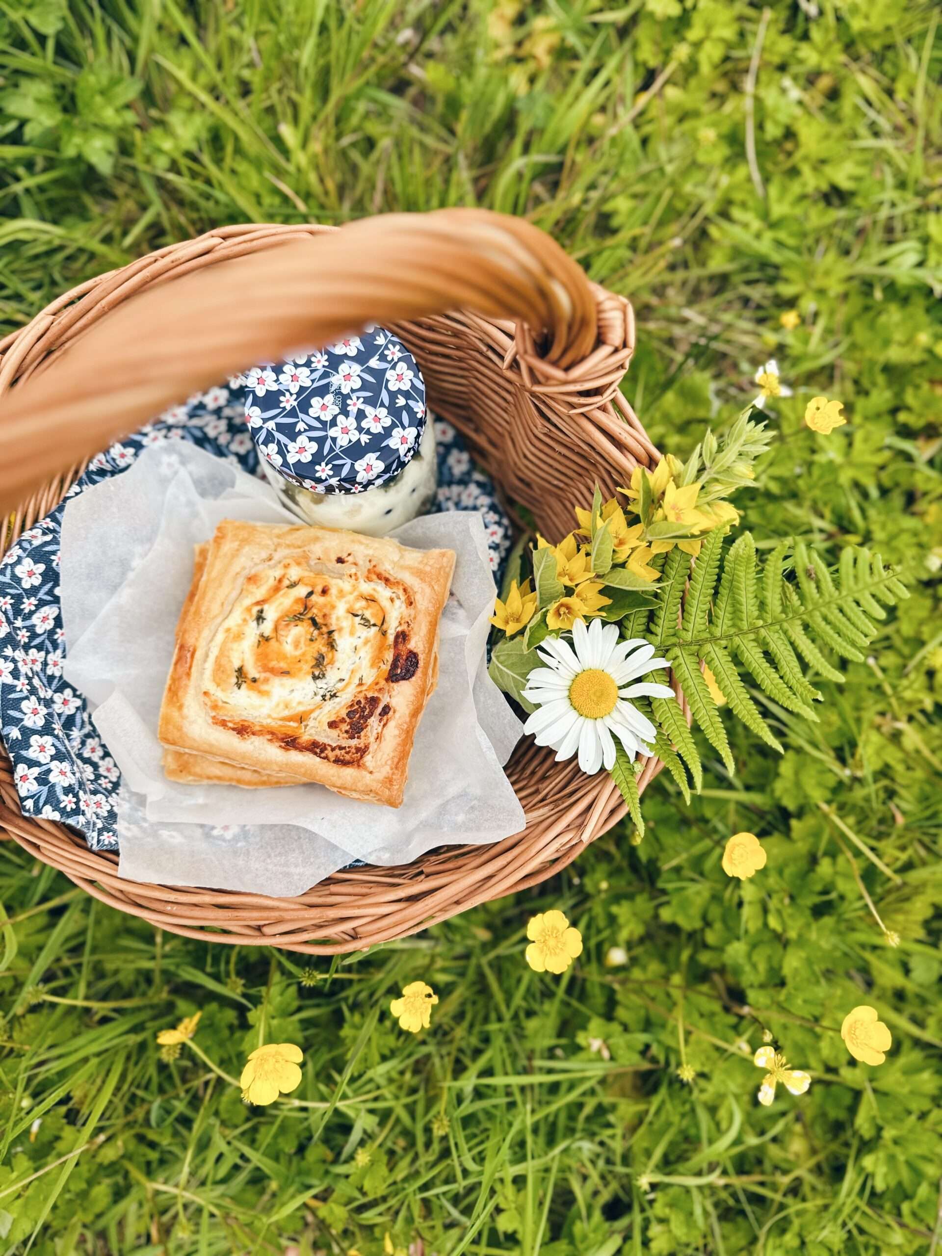 Apricot Preserve, Goat’s Cheese & Thyme Tartlets - Recipe | Folláin